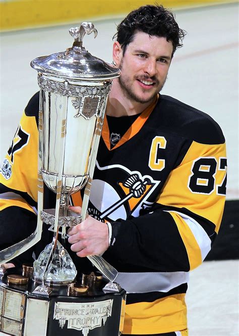 how old is sidney crosby the hockey player